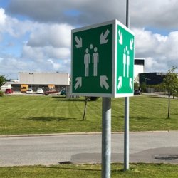Skilt Flugtvejsskilt 3-sidet Samlingspunktskilt til montering p stander