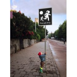 Skilt Privatretlig sort skilt Legende brn Pas p mig 