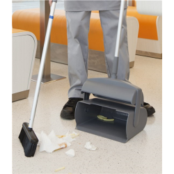 Vikan Fejebakke st med lukket beholder kost og skraber 1050 mm sort