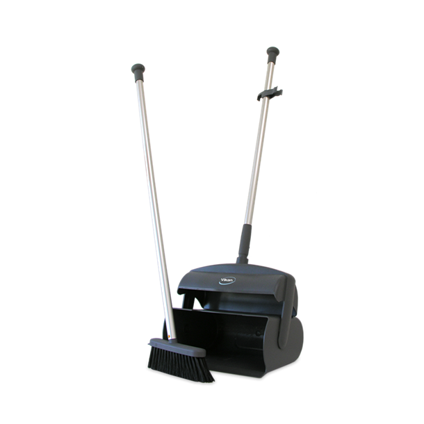 Vikan Fejebakke s�t med lukket beholder kost og skraber 1050 mm sort